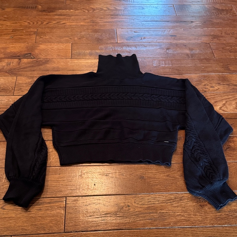 Guess Cropped  Turtleneck Sweater
